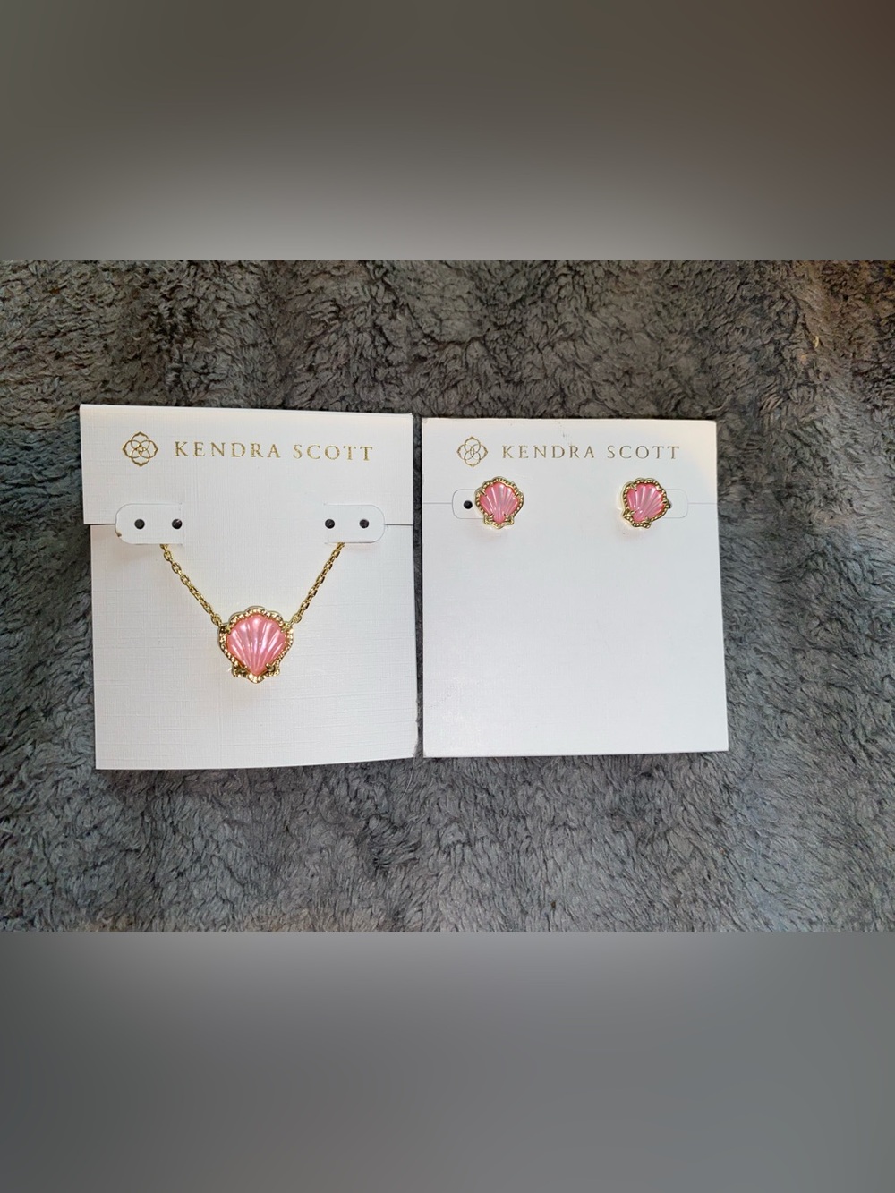 BNWT Kendra Scott Brynne Shell Gold w/Blush MOP Necklace & Earring Set $150 - Picture 4 of 7